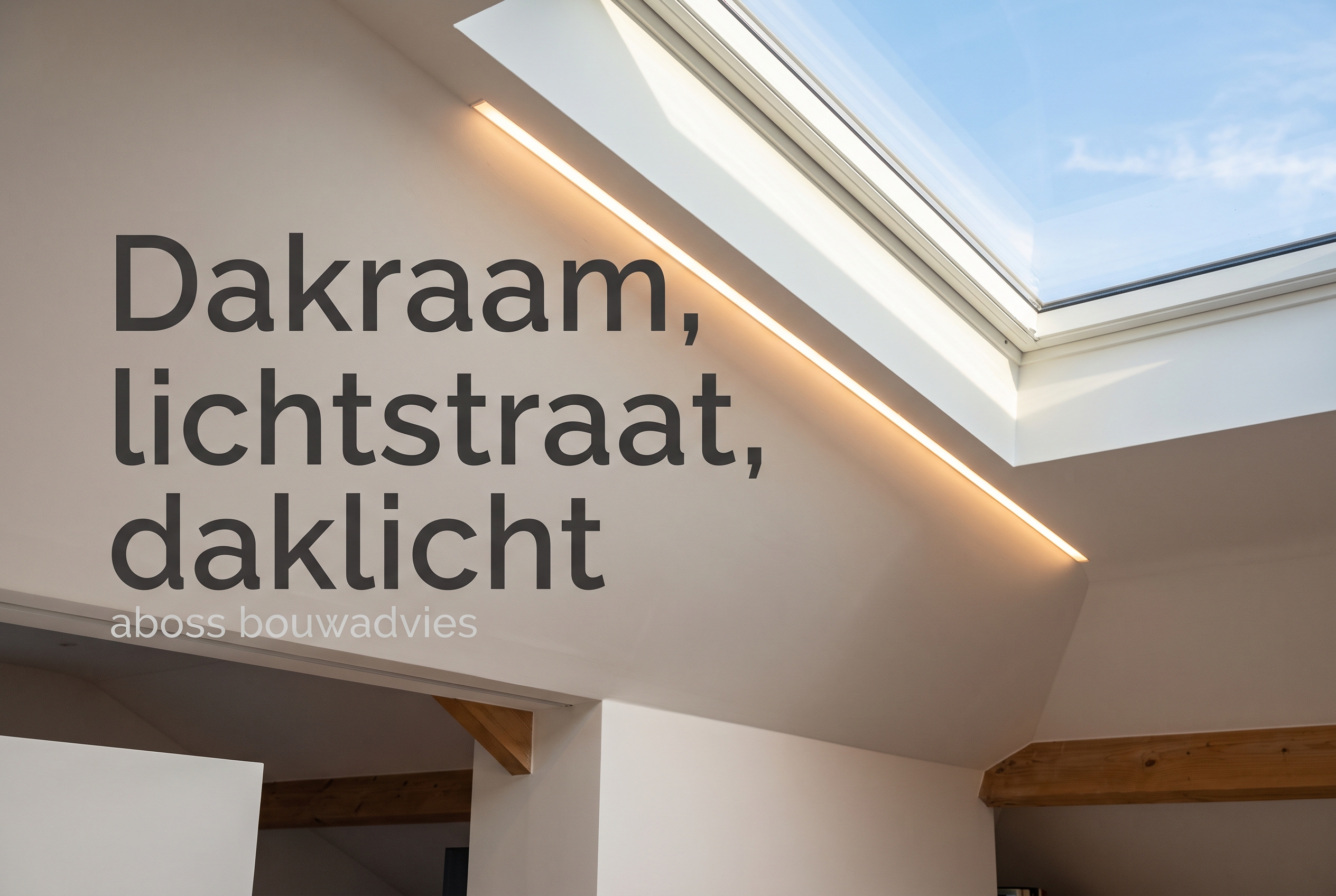 Daklicht boven een lichte binnenruimte; afbeelding met de tekst Dakraam, lichtstraat, daklicht — Aboss bouwadvies